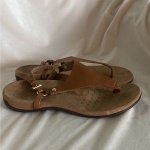 Like new vionic sandals for summer!